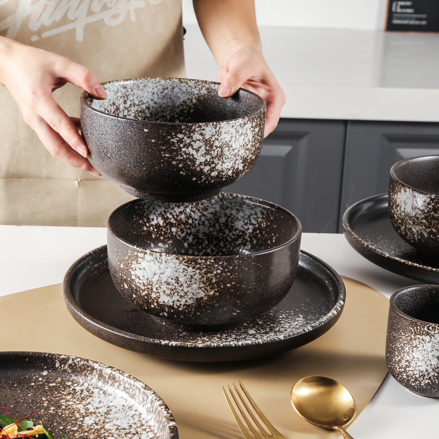 Iroha 16-Piece White Stoneware Set