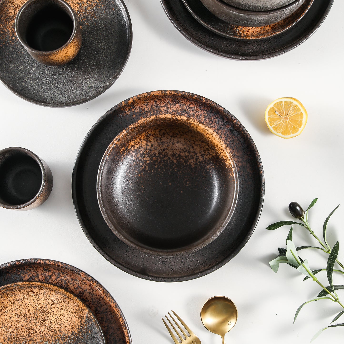 Iroha 16-Piece Brown Stoneware Set